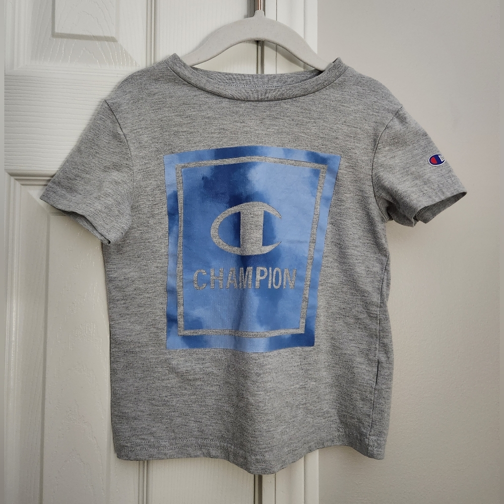 Champion short sleeved t shirt boys size 5